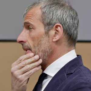 Progetto CMR, студия интегрированного проектирования из Милана — авторы стола Elite и кресла Lead от Las Mobili