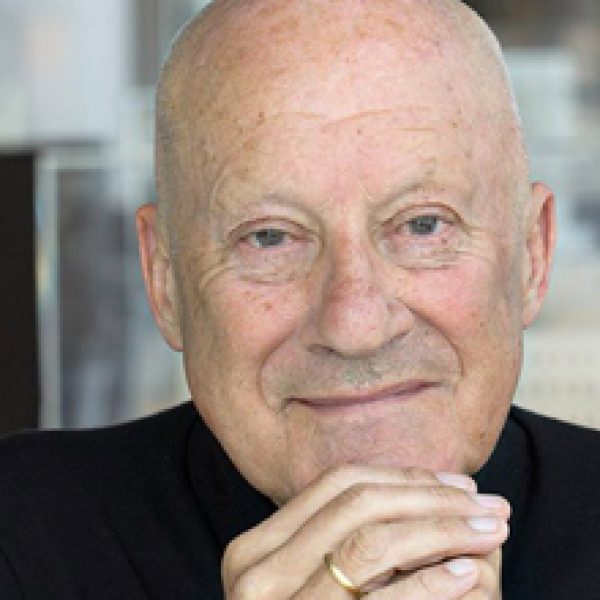 Norman Foster, автор системы столов Nomos и коллекции Cosmos для Tecno
