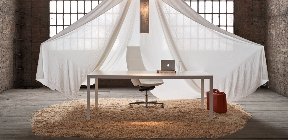 Дизайнерский стол Frame Sinetica Современный стол