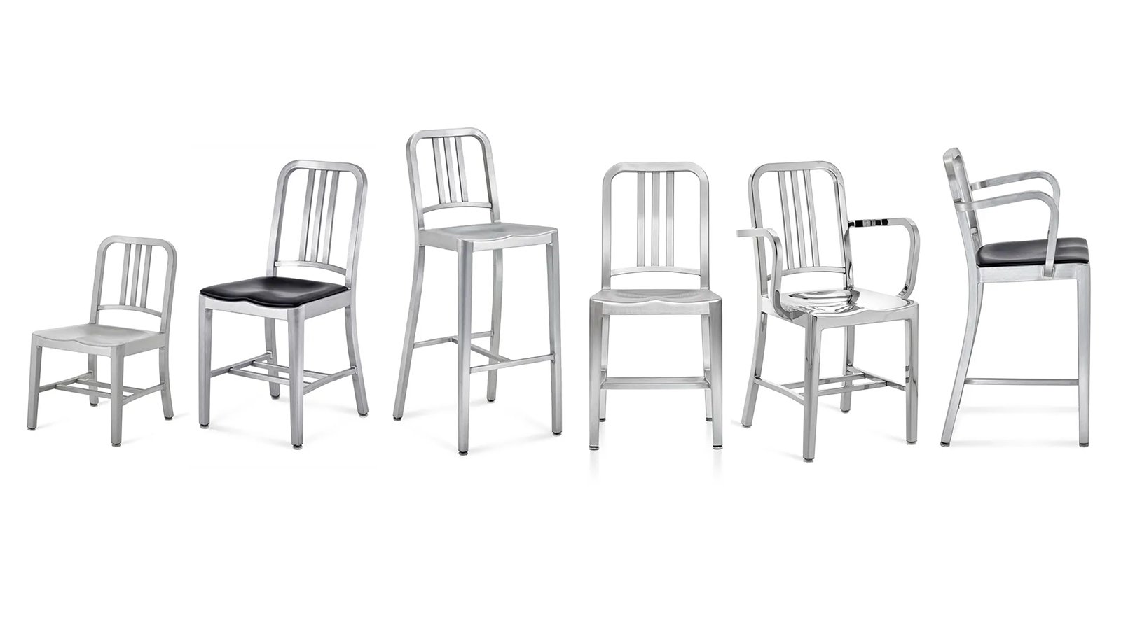 Дизайнерские стулья Navy 1006 от Emeco из шлифованного алюминия вокруг стола