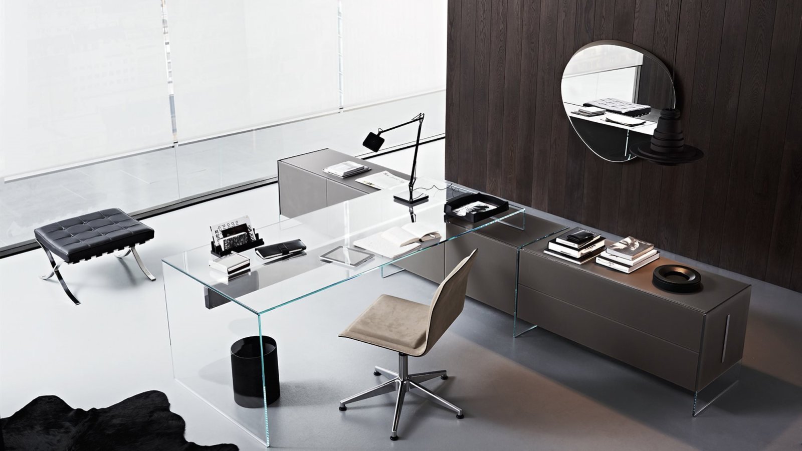 Дизайнерский стол Air Desk от Gallotti & Radice из прозрачного хрусталя