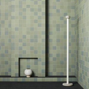 Санузел офиса, облицованный плиткой Mews цвета Light Blue