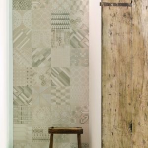 Стена пэчворк из плитки Azulej Grigio combination от Mutina