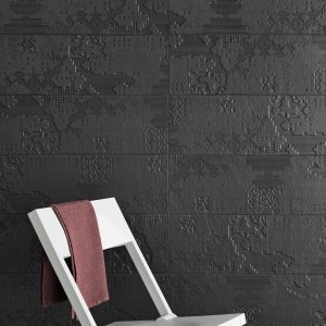 Деталь текстуры Bas-Relief Code от Mutina