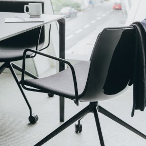 Пятилучевое основание с газлифтом у стула Catifa 53
