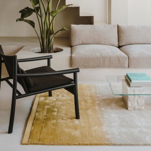 Kata Lounge у низкого столика