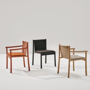 Kata Chair с подлокотниками в зоне ожидания