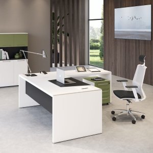 Открытый офис с бенч-системами Attiva и тумбами Codutti