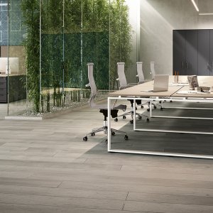 Шкаф Bridge Loft между двумя столами