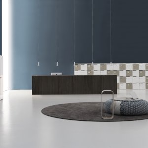 Qubo от DVO Office, прямой модуль 166 см с топом для посетителей