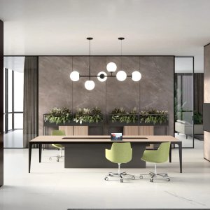Стол руководителя Grand More от Estel, светлая столешница на сервисной тумбе под углом