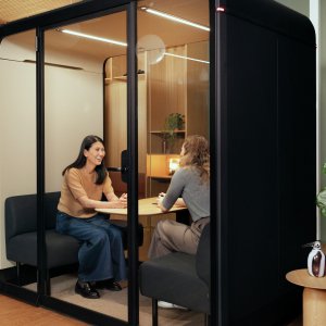 Сенсорный экран в столешнице кабины Framery Four