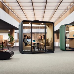 Переговорная кабина Framery Four в открытом офисе