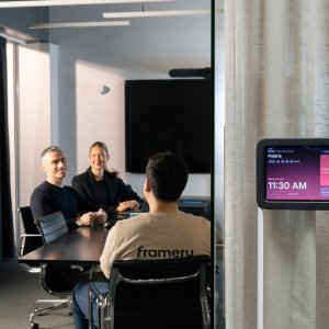 Низкий порог 1,25 см переговорной Framery Six