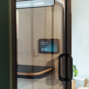 Видеозвонок при специальном освещении в Framery One Compact