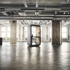 Framery One в профиль с открытой дверью