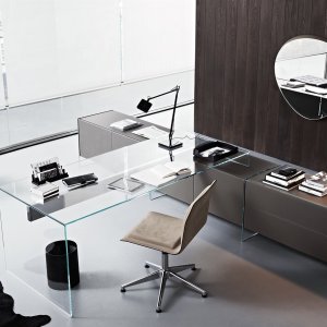 Дизайнерский стол Air Desk от Gallotti & Radice из прозрачного хрусталя