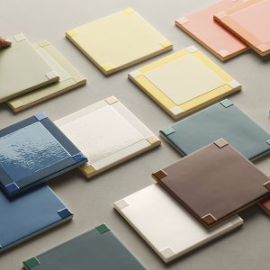 Homage to the Square в цвете Chocolate