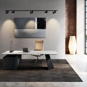 Деталь керамической столешницы Nero Desirè на столе руководителя Monolith