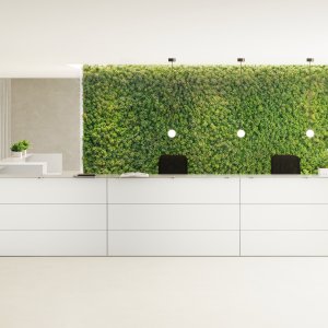 Сторона оператора стойки Nice с кабельным лотком и запираемой тумбой