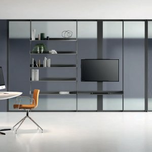 Стеклянная дверь Simple Bold вровень с профилями перегородки