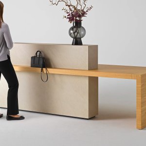 Шпон Rovere Classico на стойке Kyo Reception от Martex