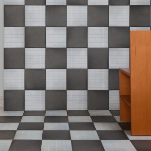Aurore Light Grey Grid S и Grid L в санузле руководства