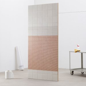 Узор Mesh Black коллекции Tape Mutina на чёрной базе