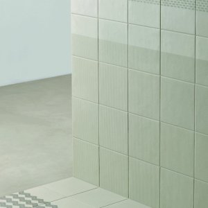 Узор Grainy Black коллекции Tape Mutina на чёрной базе
