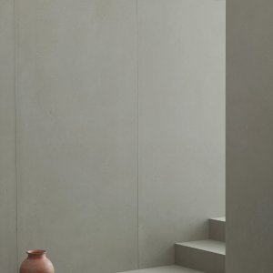 Ступени и стена из керамогранита Primavera Grigio