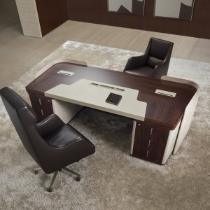 Кабинетный стол Royal от i4Mariani с кожаными боковинами