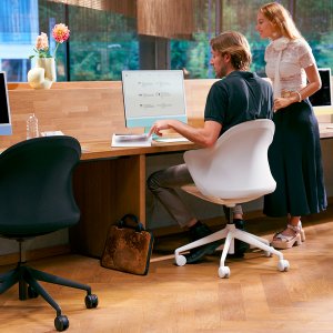 Sedus se:flair на четырёхногом каркасе из натурального бука в гостиной