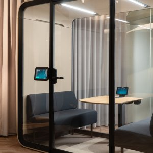 Framery Four как переговорная в открытом офисе