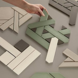 Стена ресепшена, облицованная Weaving от Mutina